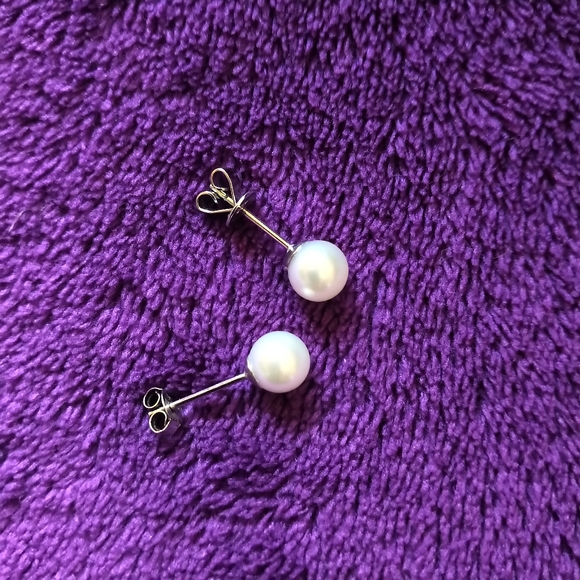 7mm pearl studs set in 18K white gold - Picture 2 of 6